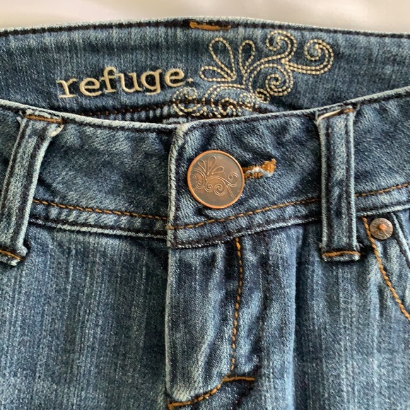 Refuge Distressed Jeans - Picture 4 of 7